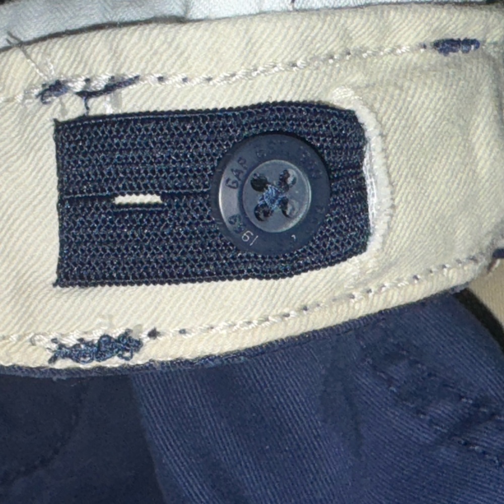 🌸Gap kids lot-
Gap Shorts in Blue and Khaki, & Gap pants
EUC - Picture 6 of 10